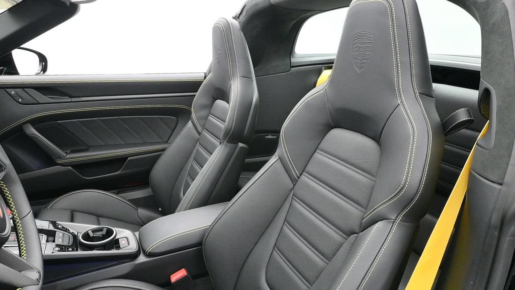 Certified 2026 Porsche 911 Targa 4 GTS AWD/4WD image 4