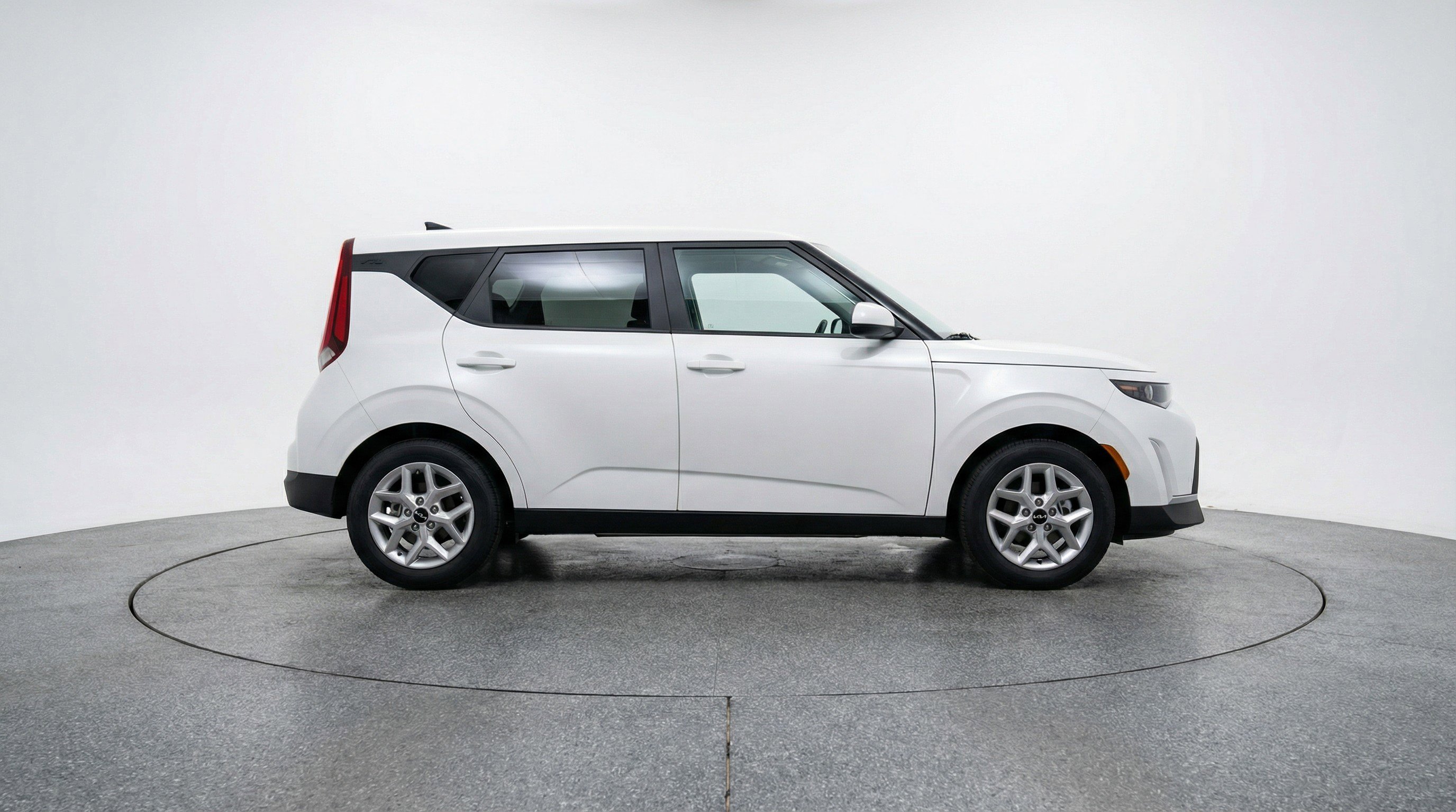 Used 2025 Kia Soul LX w/ LX Technology Package FWD image 11
