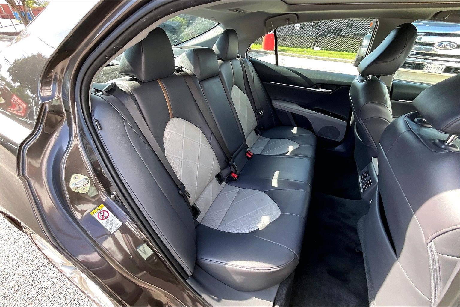 Used 2018 Toyota Camry XLE FWD image 32