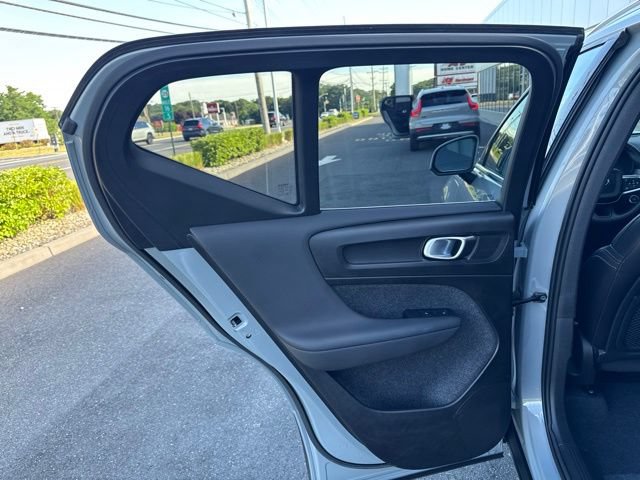 Certified 2025 Volvo XC40 B5 Core AWD/4WD image 16