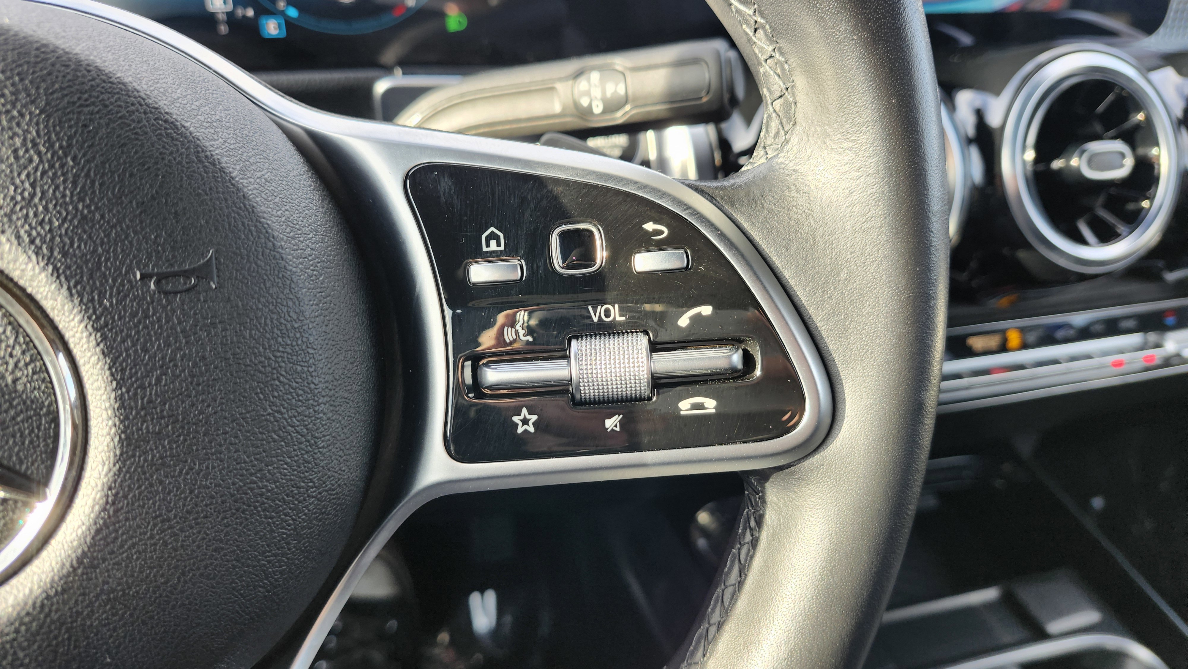 Used 2021 Mercedes-Benz GLB 250 4MATIC image 37