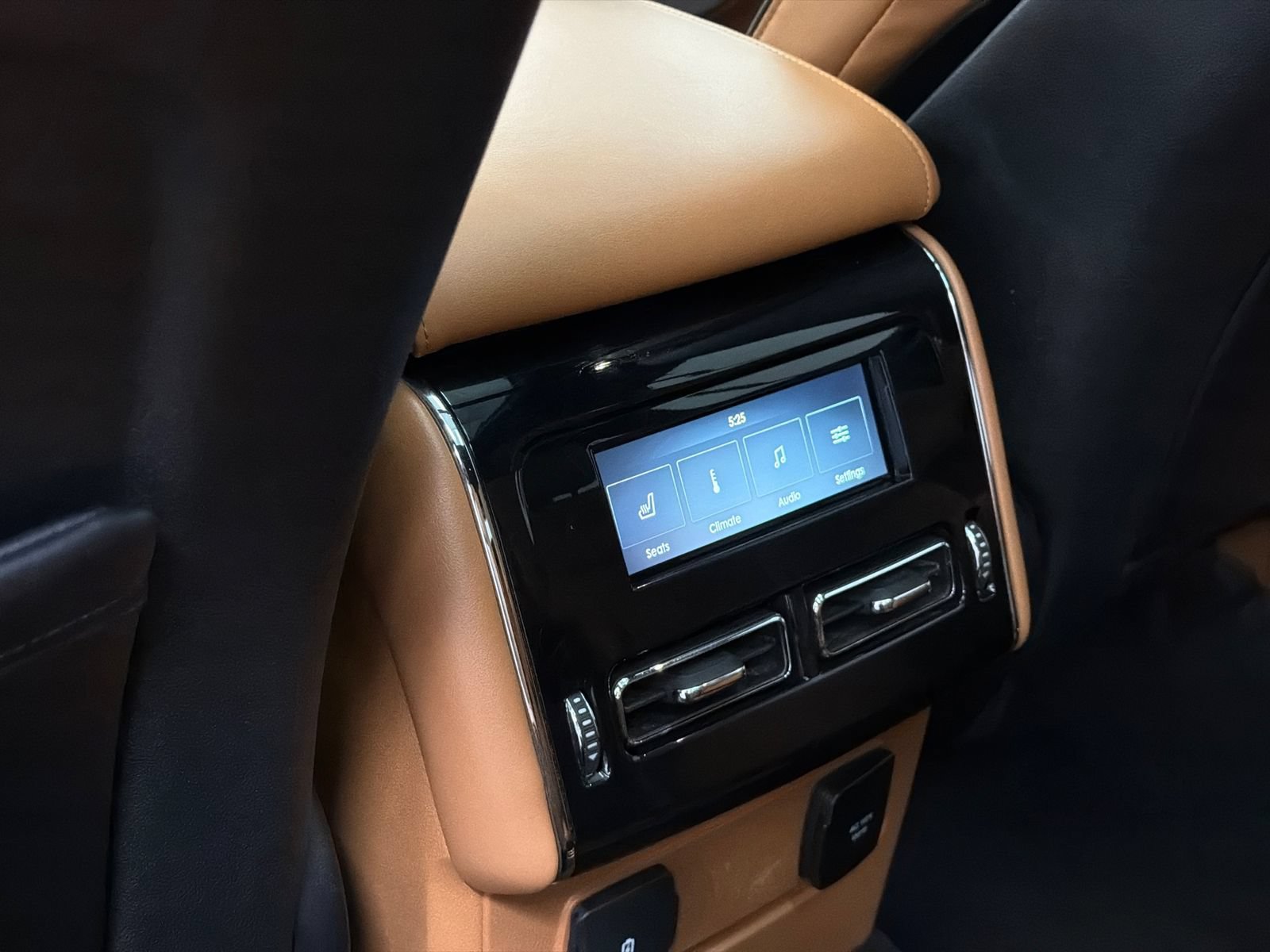 Used 2020 Lincoln Aviator Black Label Grand Touring w/ Class IV Trailer Tow Package AWD/4WD image 26