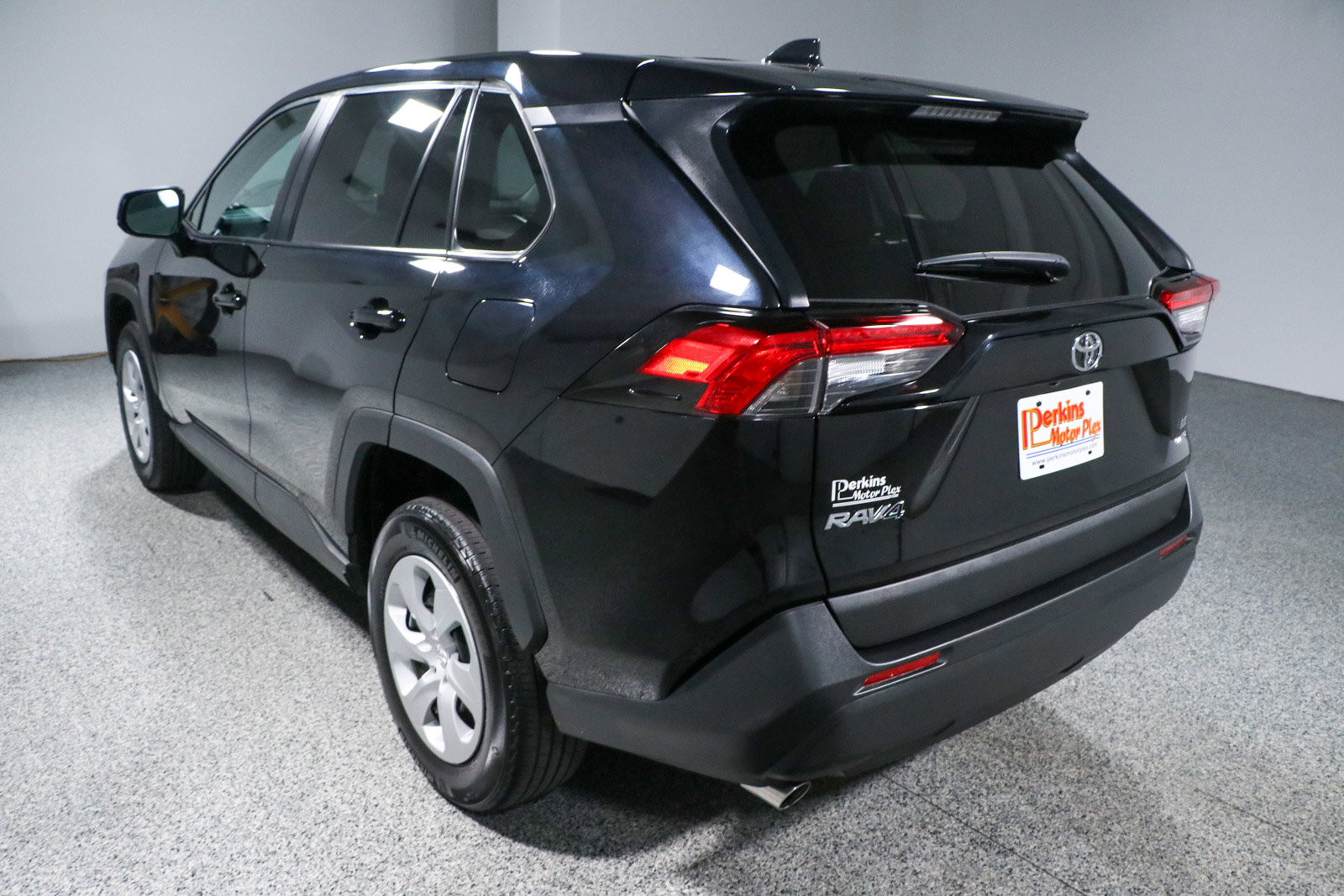 Used 2024 Toyota RAV4 LE image 9