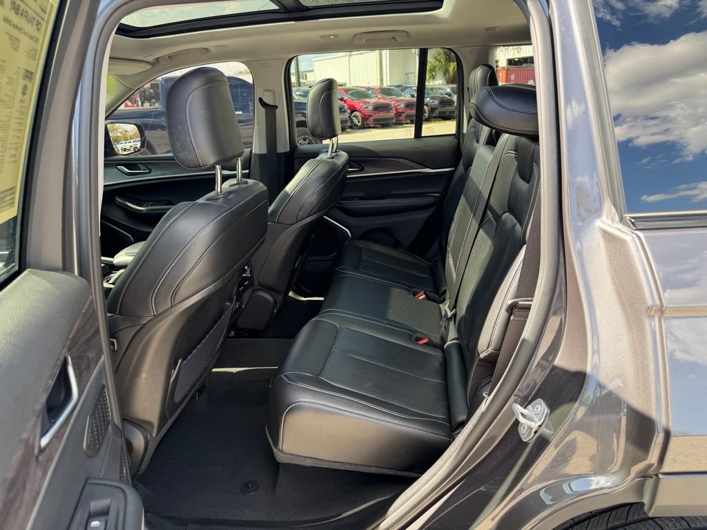 Certified 2022 Jeep Grand Cherokee Limited w/ Trailer Tow Prep Group (B) image 30