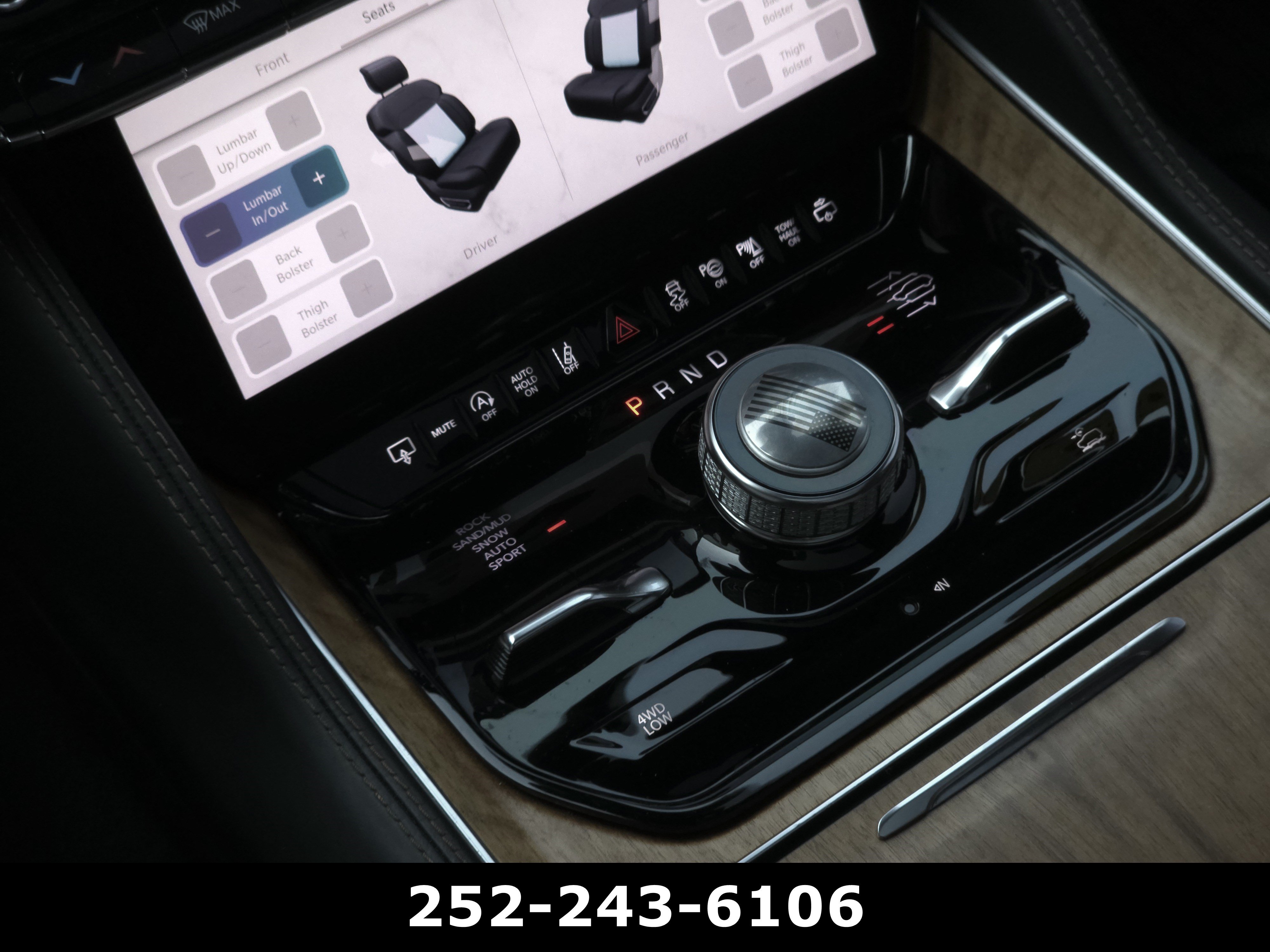 Used 2023 Jeep Grand Wagoneer Series III AWD/4WD image 12