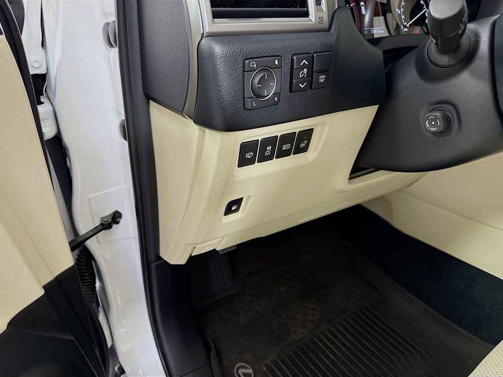 Used 2023 Lexus GX 460 Premium w/ Premium Package image 10