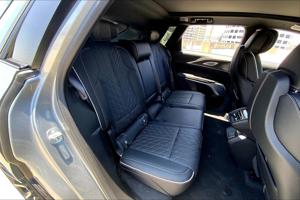 New 2026 Cadillac Lyriq V image 31