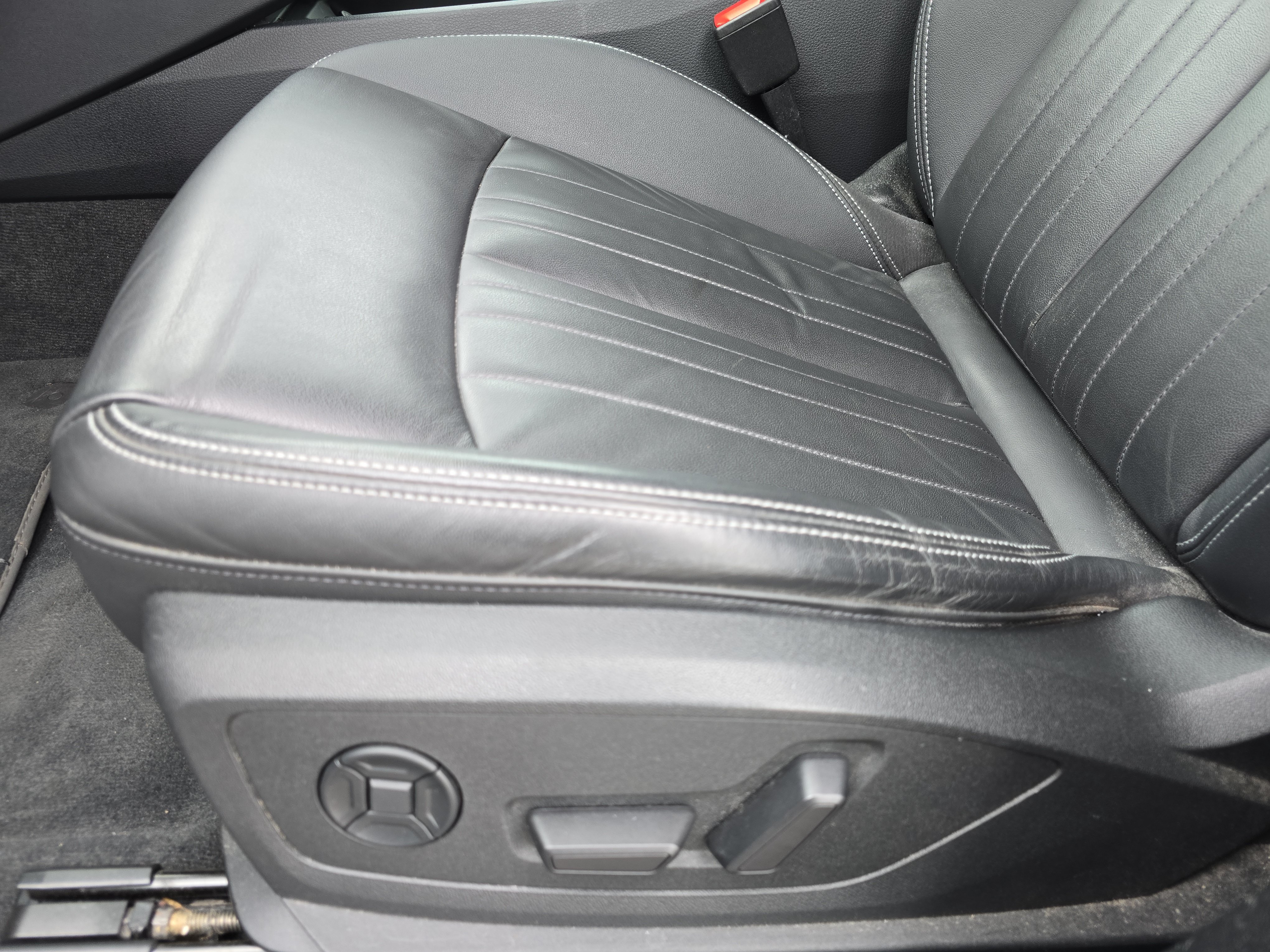 Used 2024 Audi Q8 e-tron Premium Plus AWD/4WD image 29
