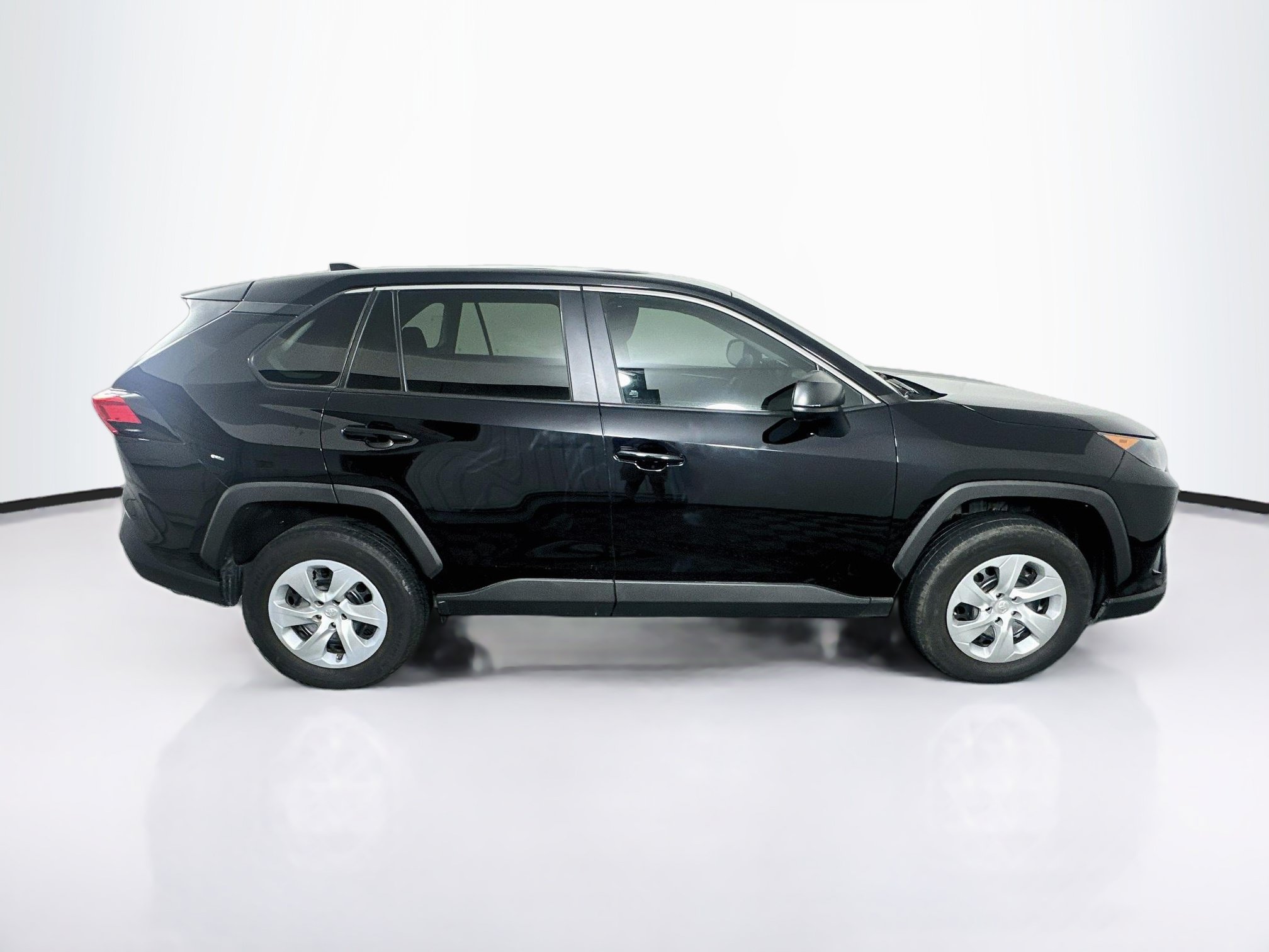 Used 2022 Toyota RAV4 LE FWD image 10