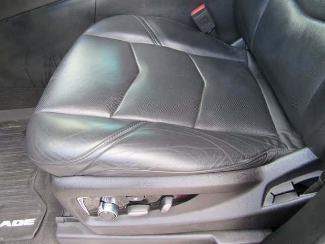 Used 2017 Cadillac Escalade Platinum image 16