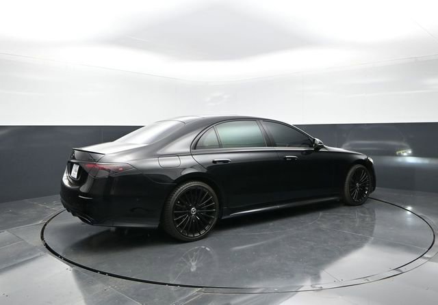 Used 2022 Mercedes-Benz S 580 4MATIC Sedan w/ AMG Line Package image 7