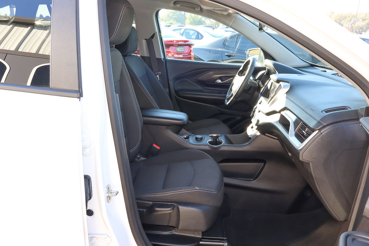 Used 2024 GMC Terrain SLE image 24