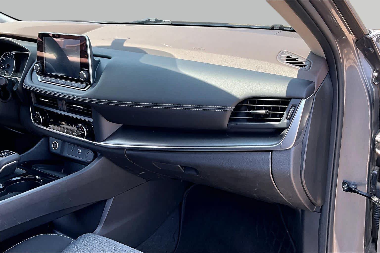 Certified 2023 Nissan Rogue SV FWD image 16