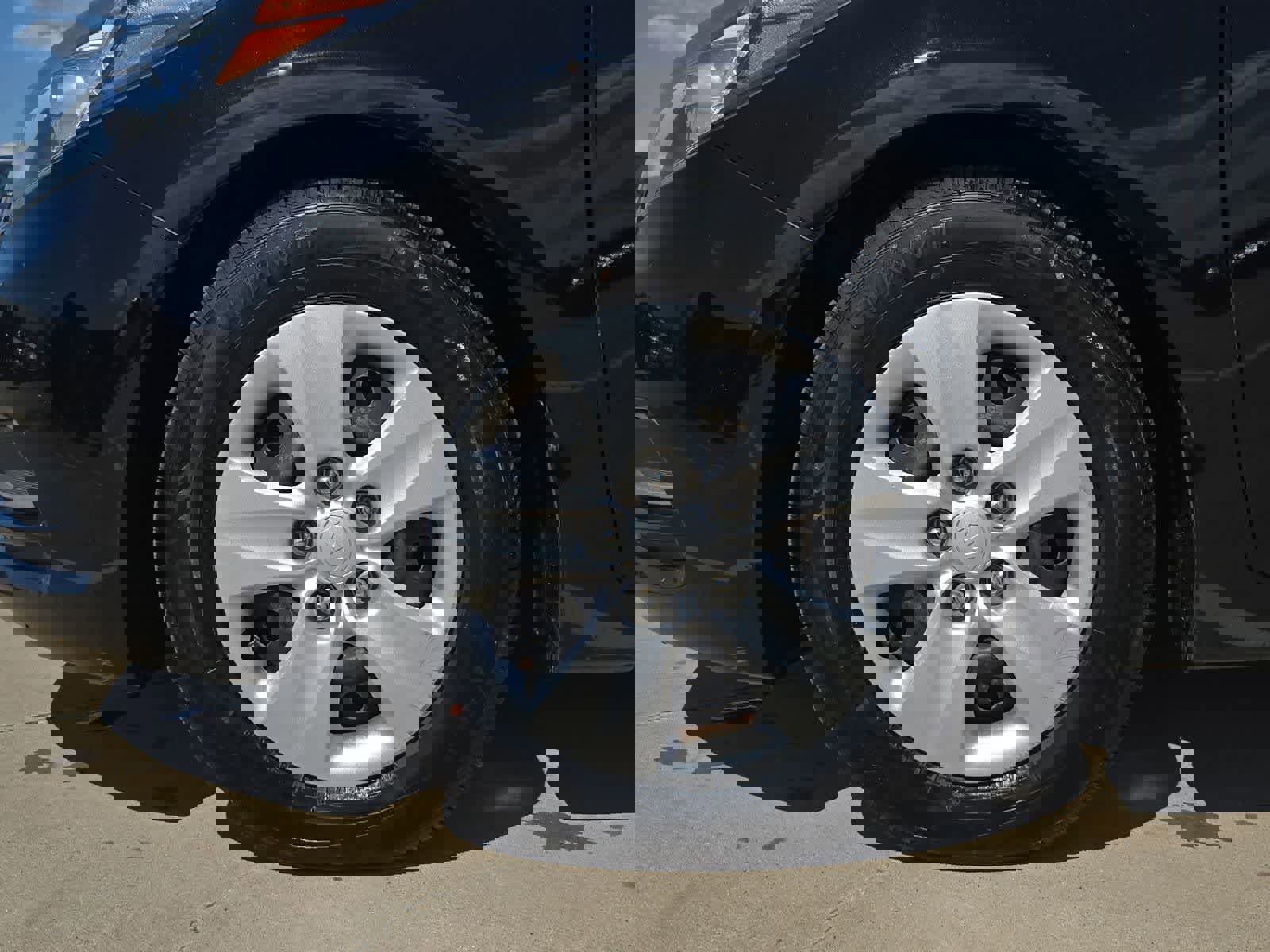 Used 2015 Kia Forte LX image 12