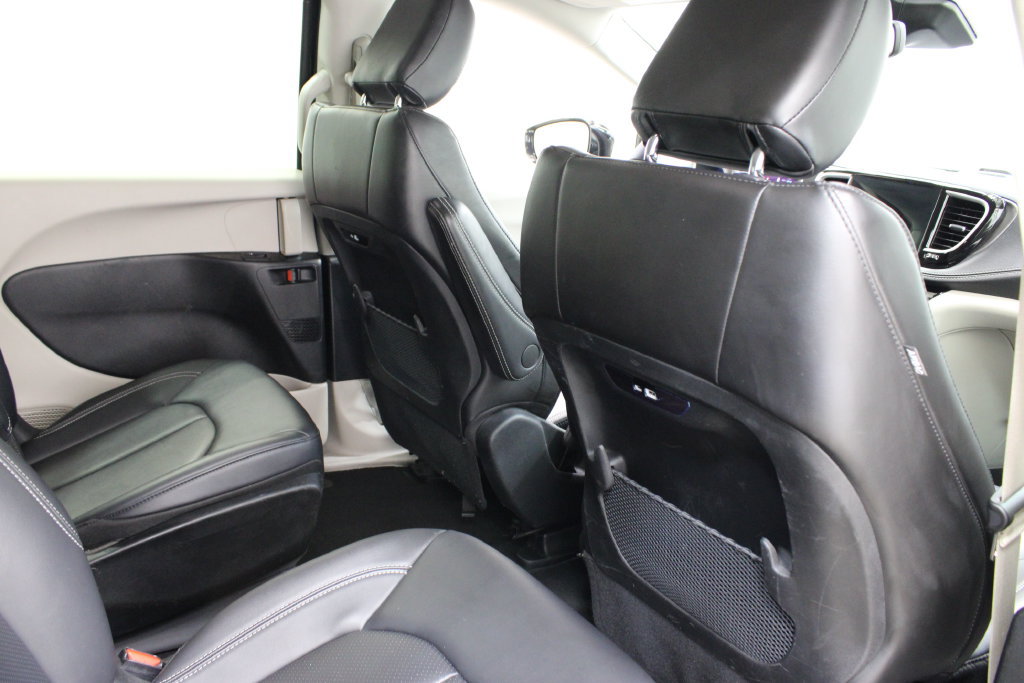 Used 2024 Chrysler Pacifica Limited FWD image 23