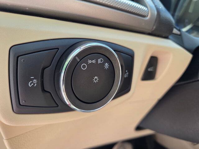 Used 2013 Ford Fusion SE FWD image 16