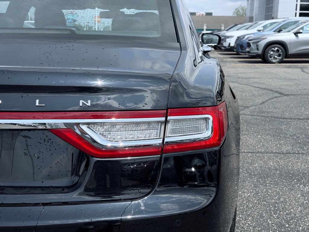 Used 2017 Lincoln Continental Select w/ Climate Package AWD/4WD image 8