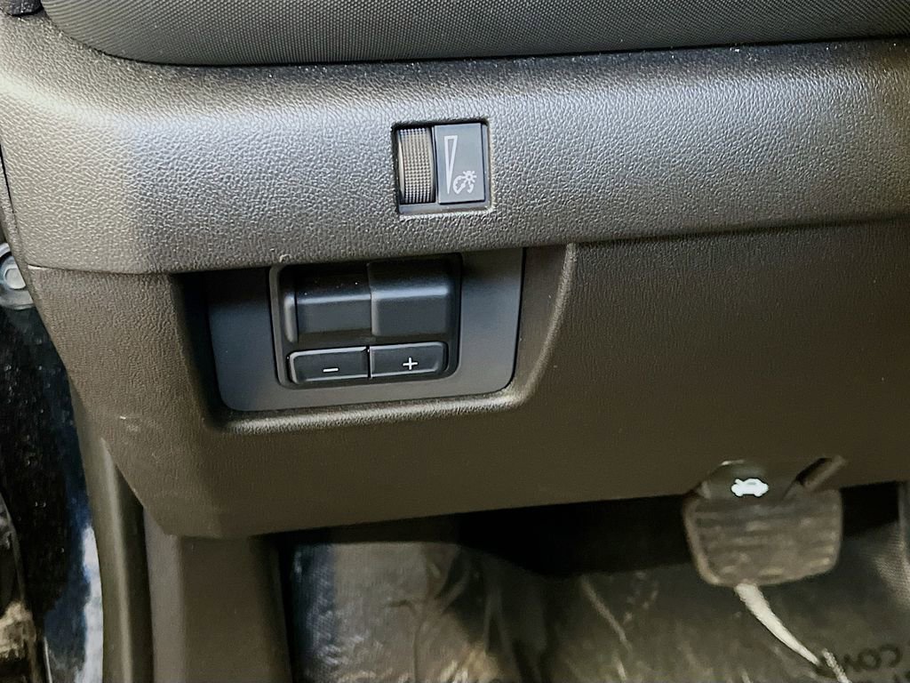 Used 2025 Chevrolet Colorado Z71 w/ Technology Package AWD/4WD image 10