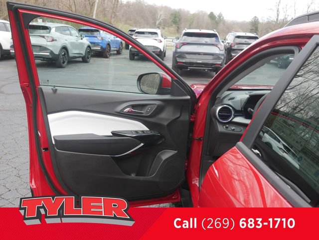 New 2026 Chevrolet Trax LT w/ Driver Confidence Package FWD image 19
