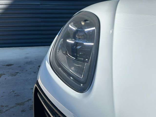 Used 2026 Porsche Macan AWD/4WD image 12