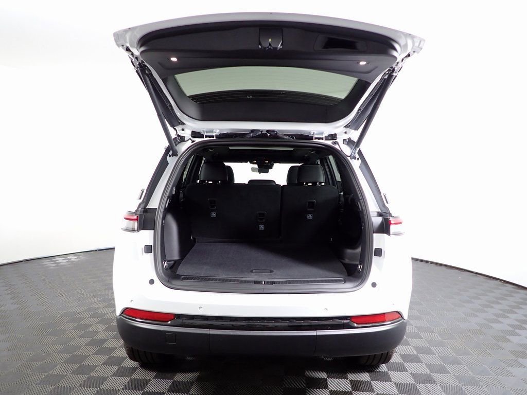 New 2025 Jeep Grand Cherokee Limited w/ Black Appearance Package image 18