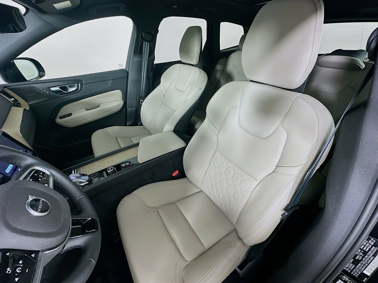 Used 2026 Volvo XC60 B5 Plus w/ Protection Package Premier AWD/4WD image 34
