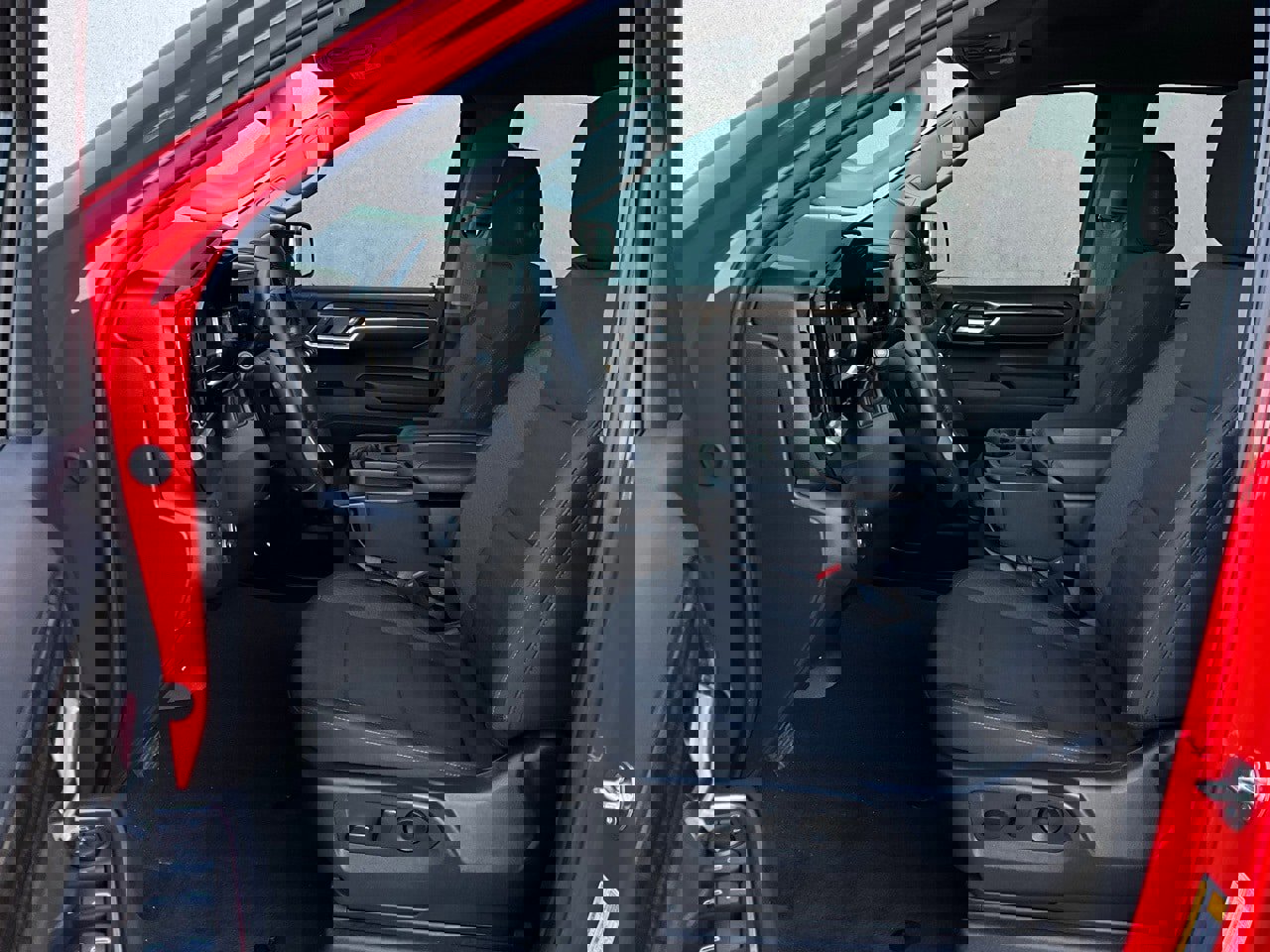 Used 2025 Chevrolet Silverado 1500 LT image 10