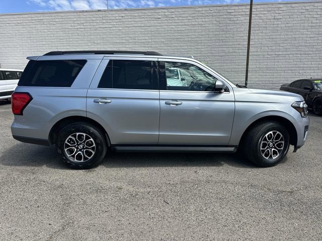Used 2024 Ford Expedition XLT RWD image 3