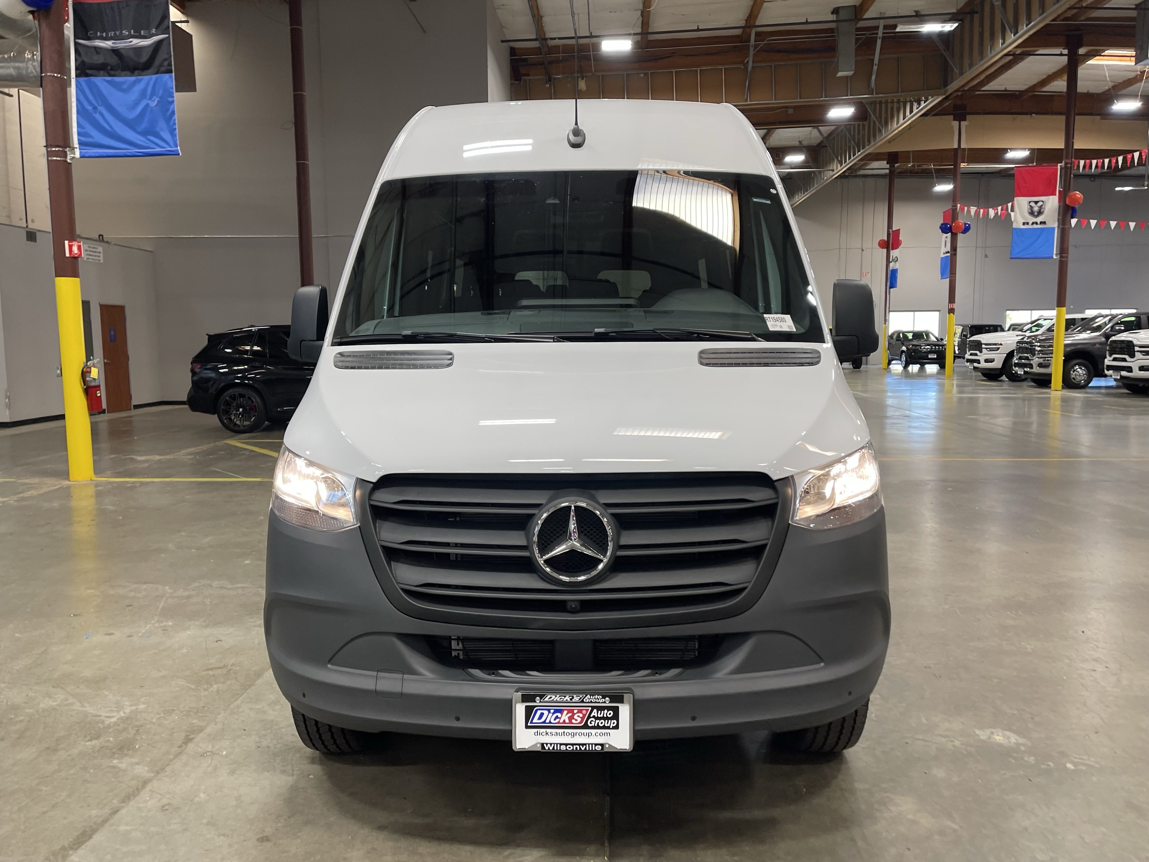 Used 2024 Mercedes-Benz Sprinter 2500 image 10