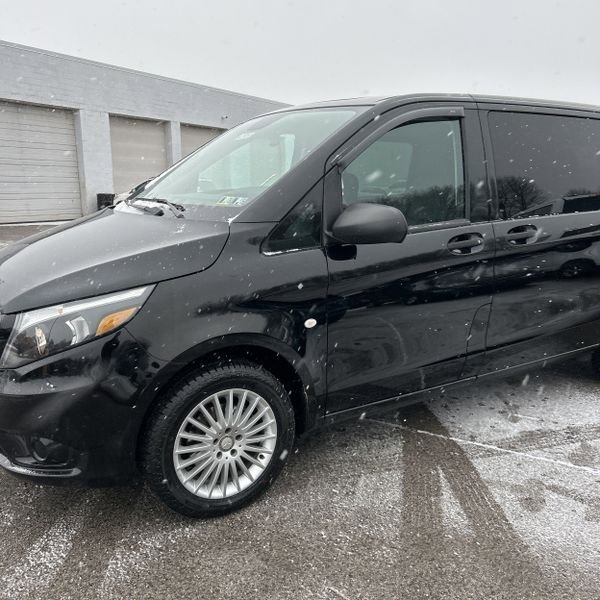Used 2018 Mercedes-Benz Metris Passenger image 2