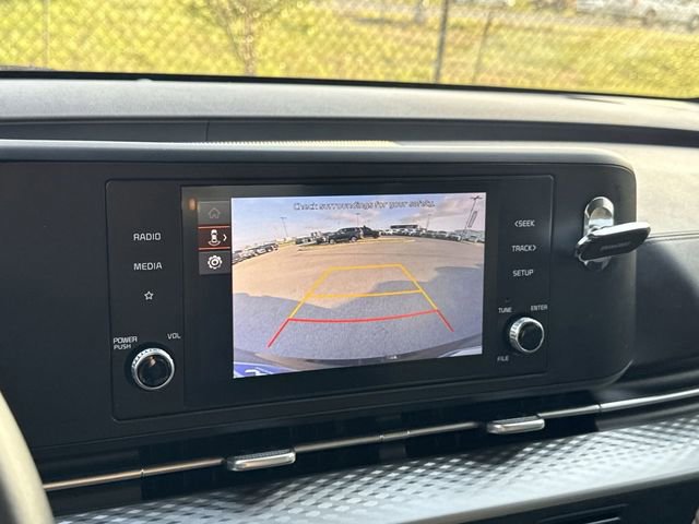 Used 2023 Kia Carnival LX image 22