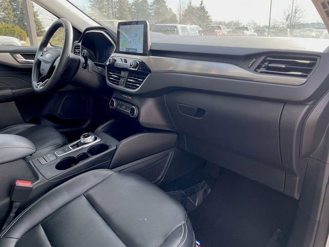 Used 2022 Ford Escape Titanium w/ Class II Trailer Tow Package image 30