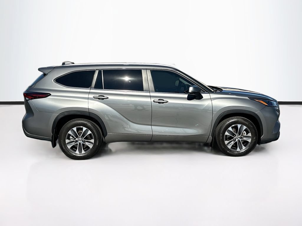 Certified 2026 Toyota Highlander XLE AWD/4WD image 4