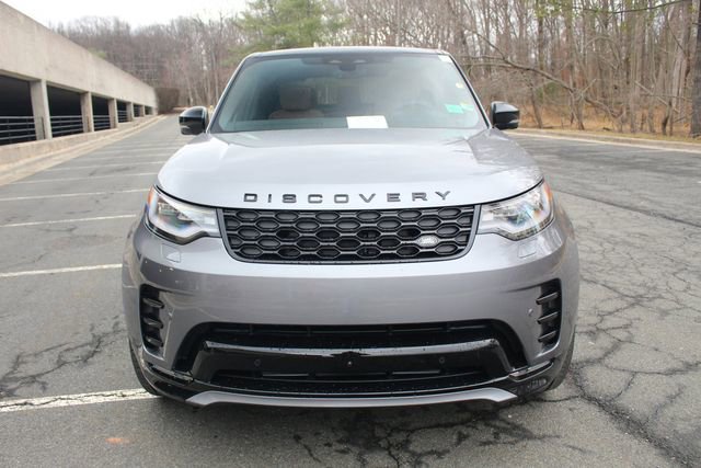 New 2025 Land Rover Discovery Dynamic SE image 8