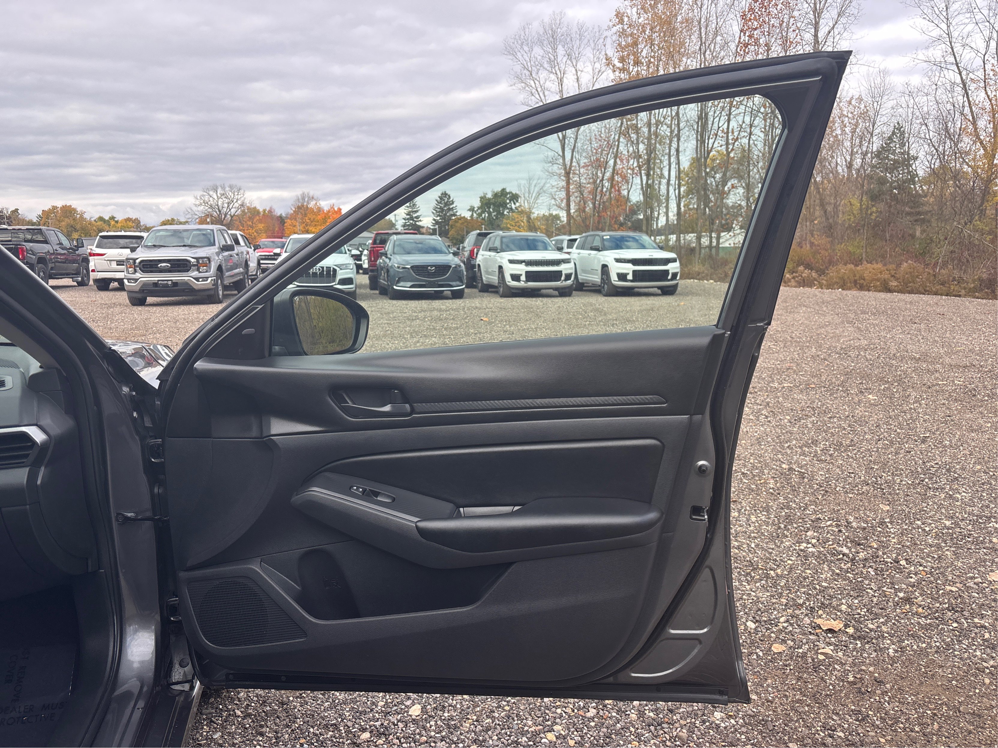 Used 2025 Nissan Altima 2.5 S image 25