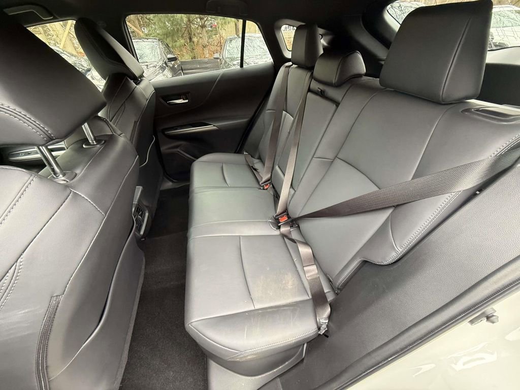 Used 2022 Toyota Venza XLE image 12