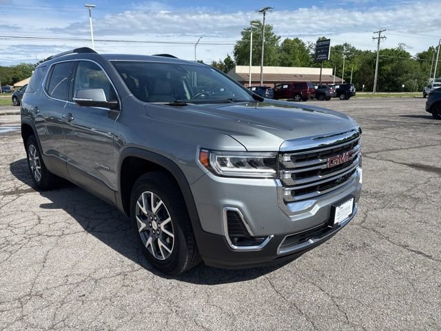 Used 2023 GMC Acadia SLT w/ Technology Package FWD image 3