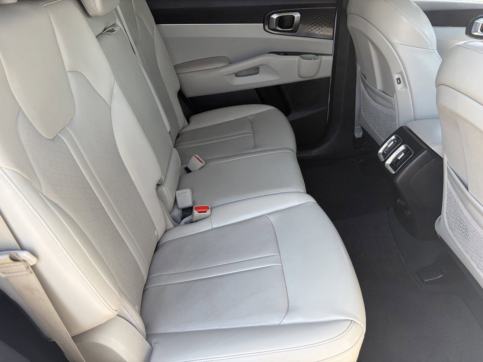 Used 2023 Kia Sorento S w/ Panoramic Sunroof Package image 14