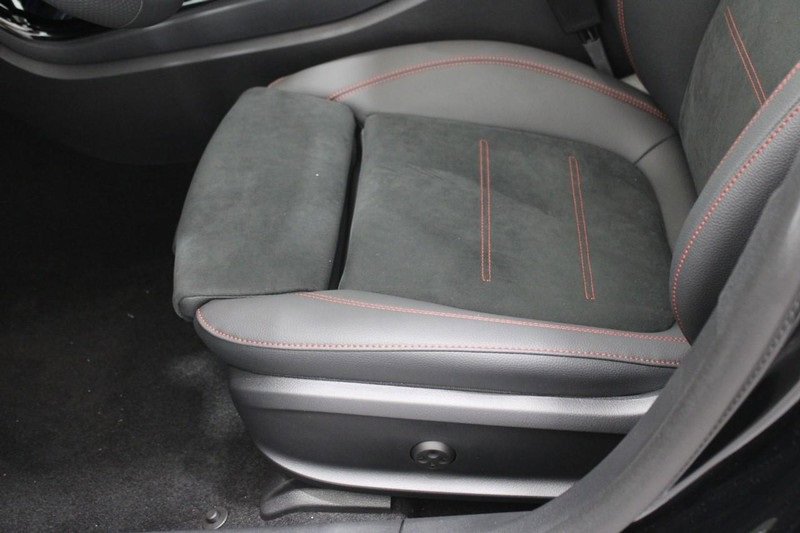 New 2025 Mercedes-Benz CLA 250 4MATIC image 17