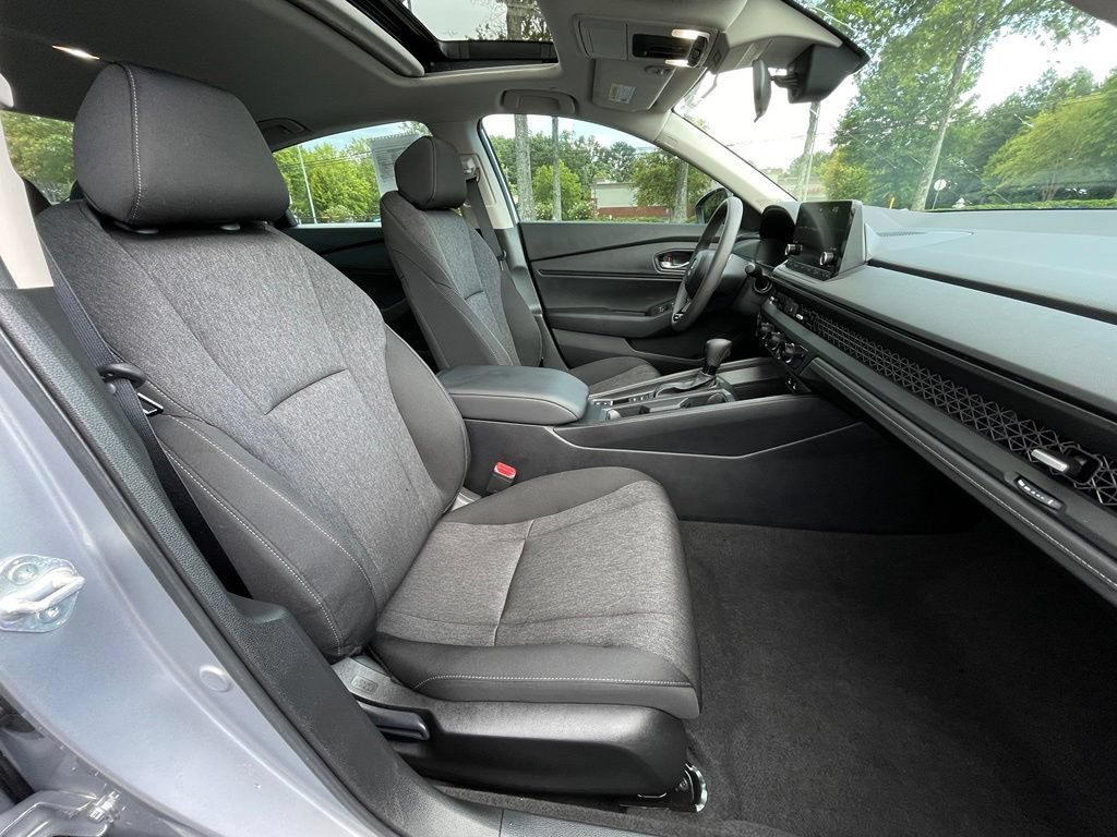 Certified 2025 Honda Accord SE image 28