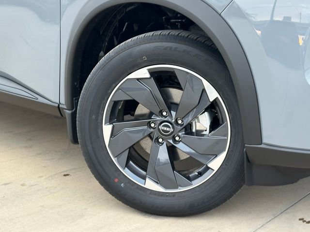 Used 2026 Nissan Rogue SV image 2