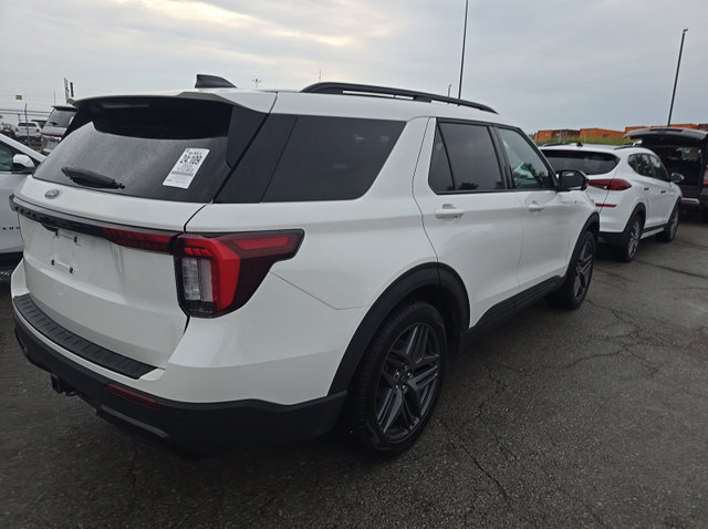 Used 2025 Ford Explorer ST-Line w/ Premium Package RWD image 2