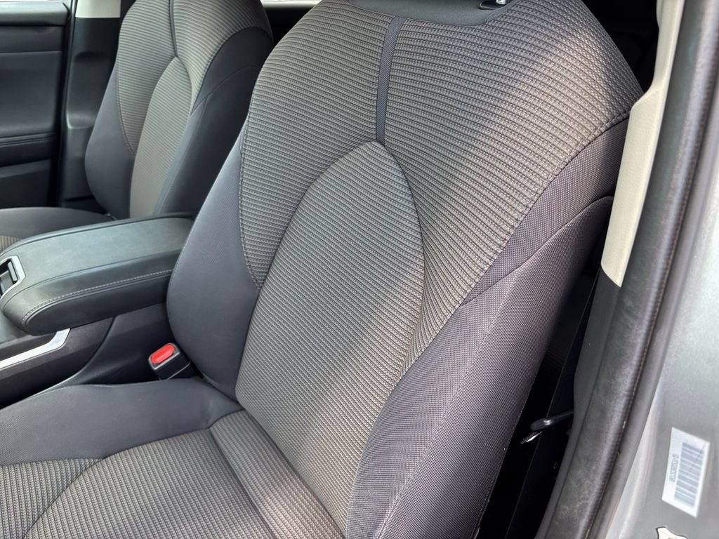 Used 2021 Toyota Highlander LE AWD/4WD image 18