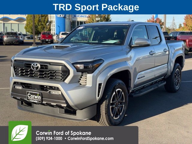 Used 2025 Toyota Tacoma TRD Sport AWD/4WD image 5