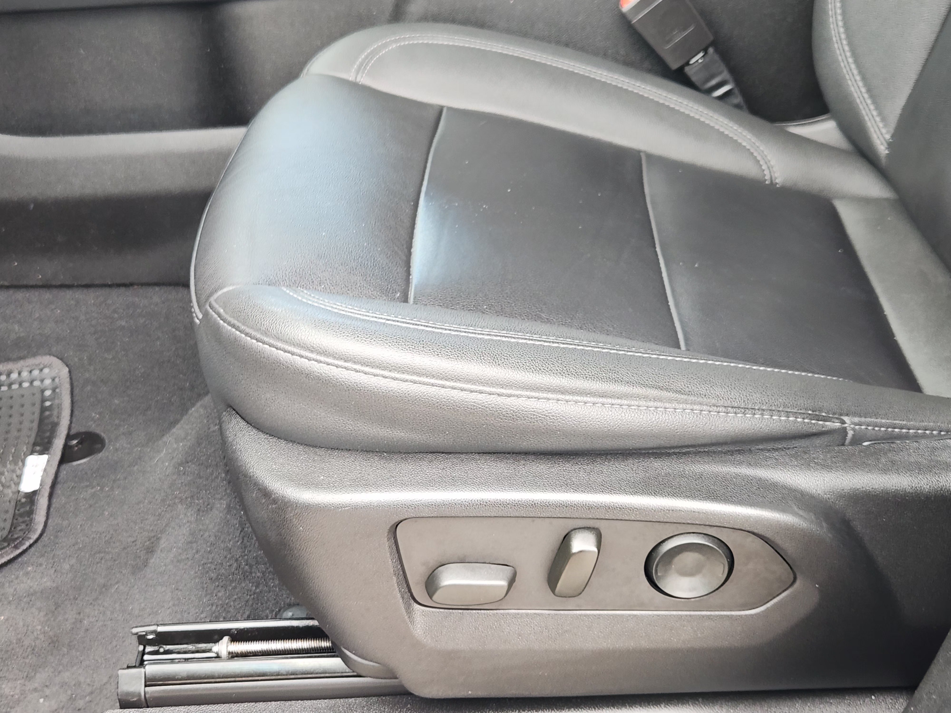 Used 2022 Chevrolet Tahoe LT w/ Luxury Package RWD image 25