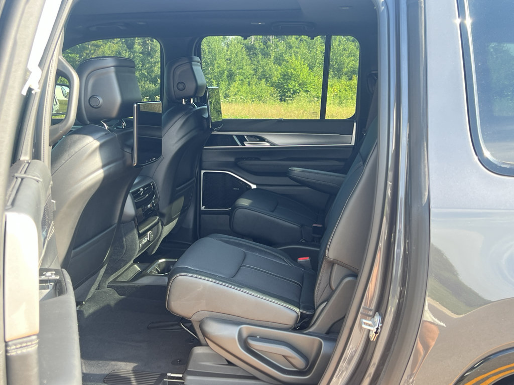 New 2026 Jeep Grand Wagoneer L Limited AWD/4WD image 36