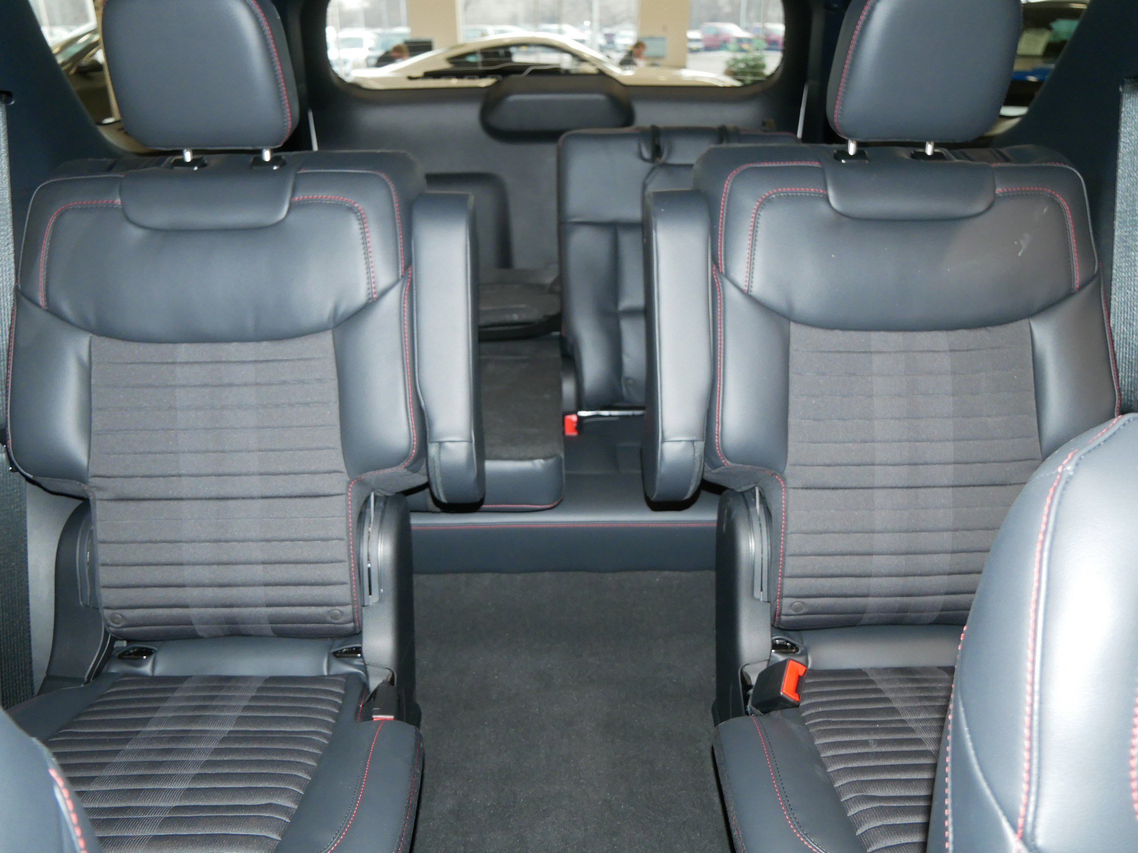 Used 2026 Ford Explorer ST-Line w/ ST-Line Street Pack image 13