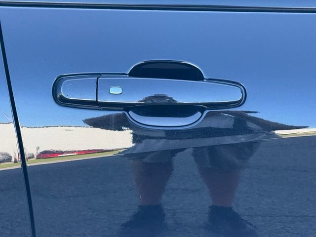 Certified 2024 Chevrolet Equinox RS FWD image 19