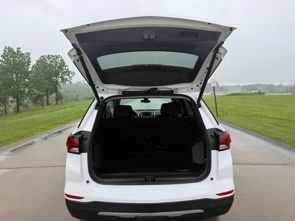 Used 2024 Chevrolet Equinox LT w/ LPO, Floor Liner Package FWD image 5