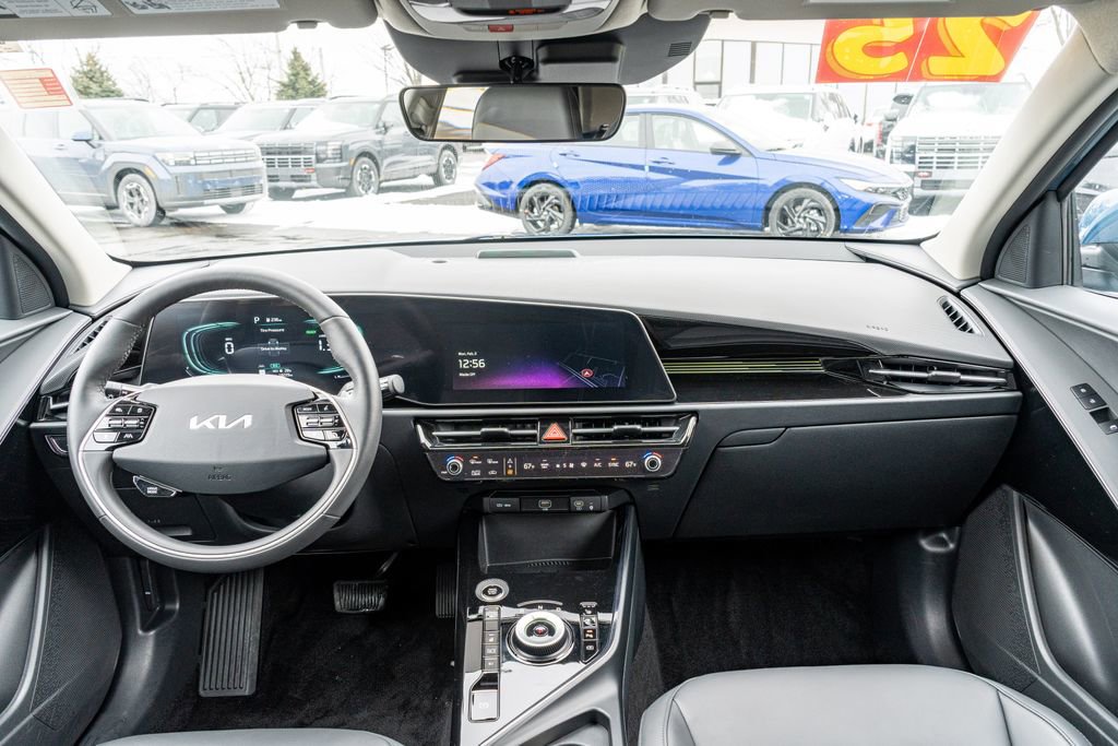 Used 2025 Kia Niro EX w/ EX Cold Weather Package image 16